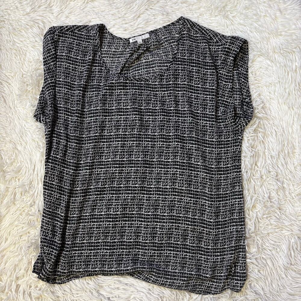 DR2 Women’s black short sleeve pullover blouse Large